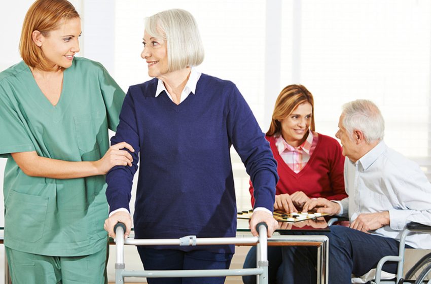  Home care nurse or in-home caregiver? Who is best!