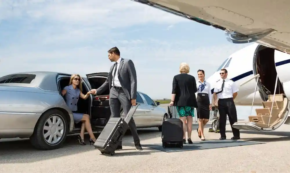 What Distinguishes a Detroit Airport Limo from a Taxi?